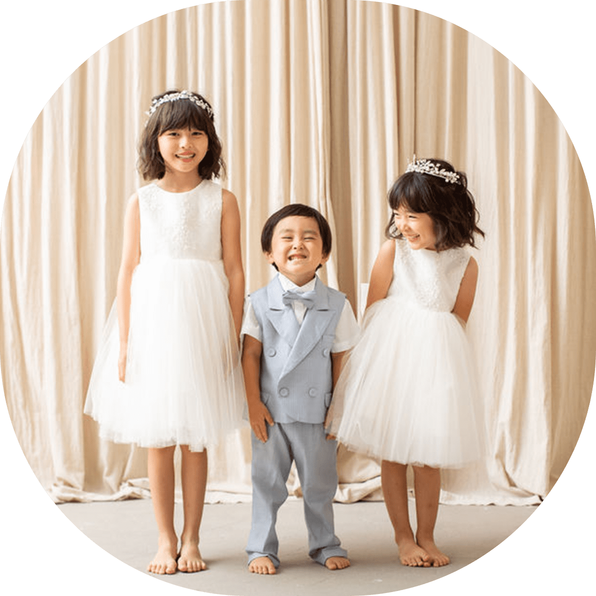 子どもたちが並んだ写真